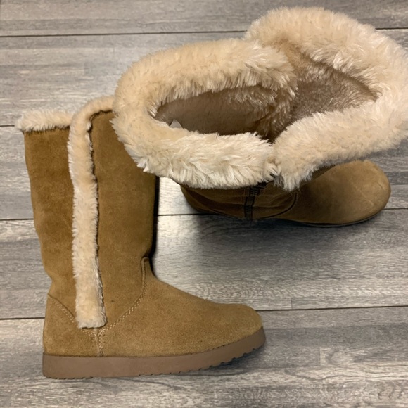 Target Women’s Faux Fur Boots - Picture 2 of 7
